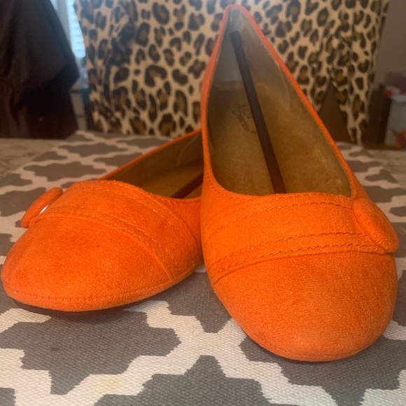 Brand New orange women’s flats size 10 - Picture 2 of 6